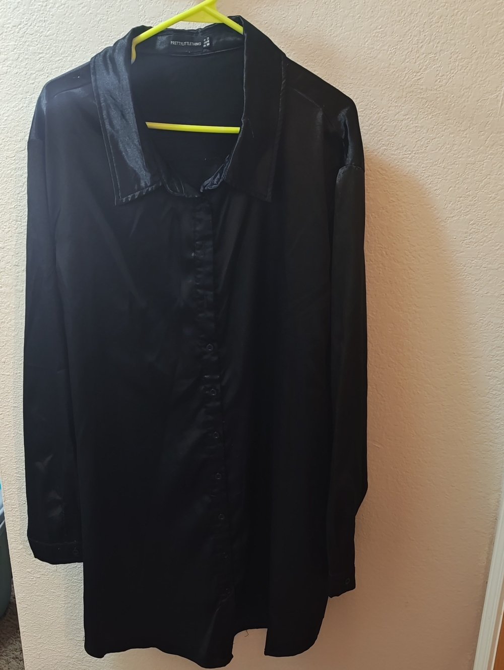 PrettyLittleThing Black Satin Long-Sleeve Tunic